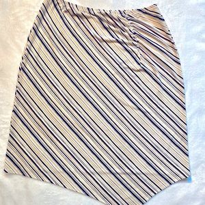 !Super Cute Neutral Skirt!